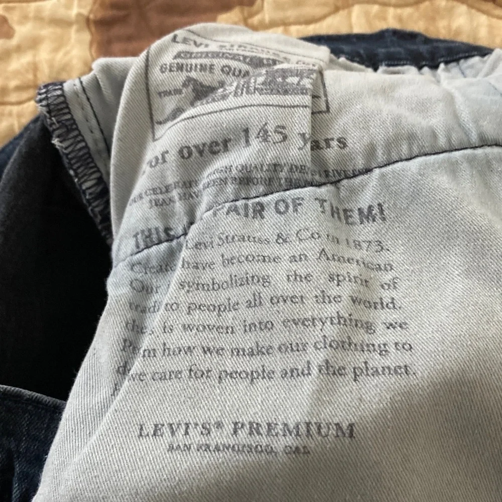 Levi’s premium 512 dark wash straight slim men’s 33/30 jeans five pocket